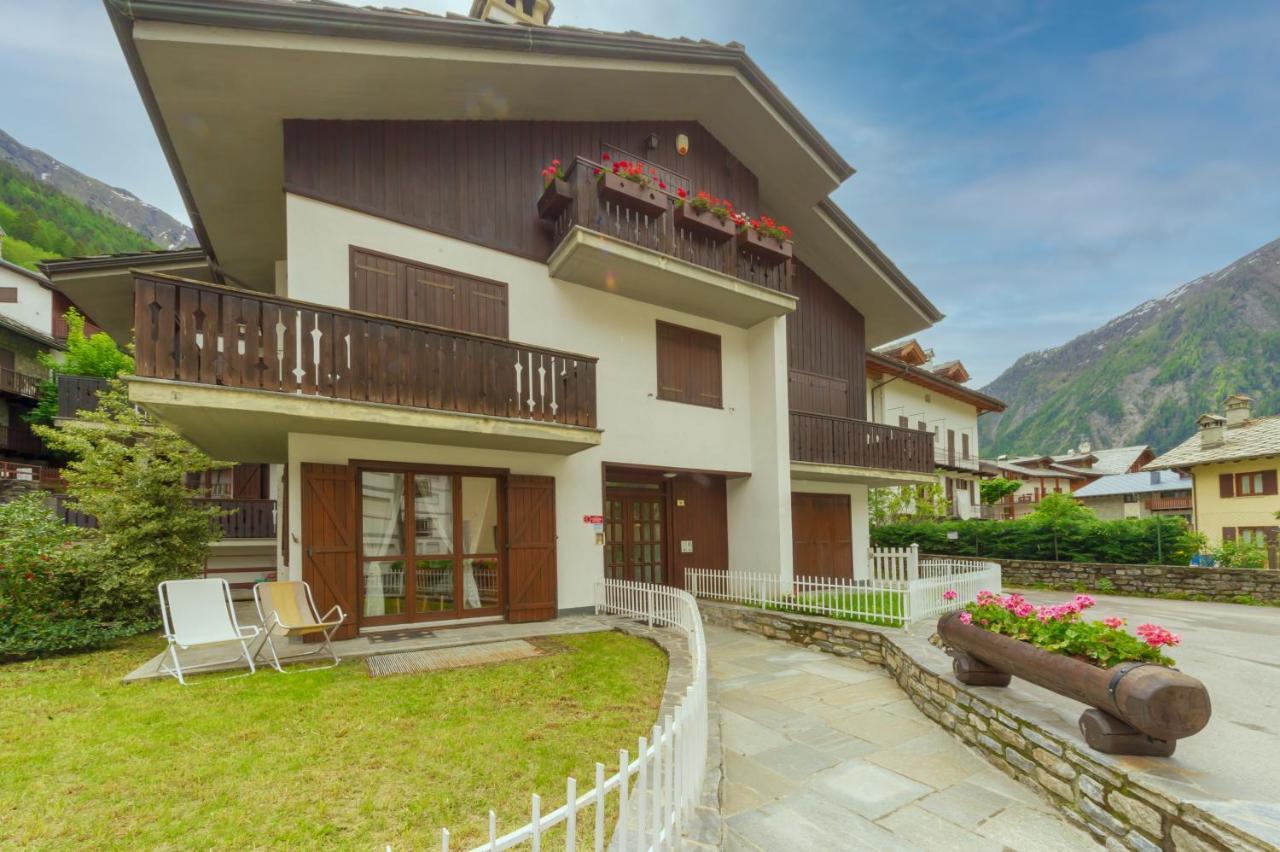 Casa Julie - Accogliente Rifugio Nella Quiete - Cour 0157 Apartment Courmayeur Exterior photo